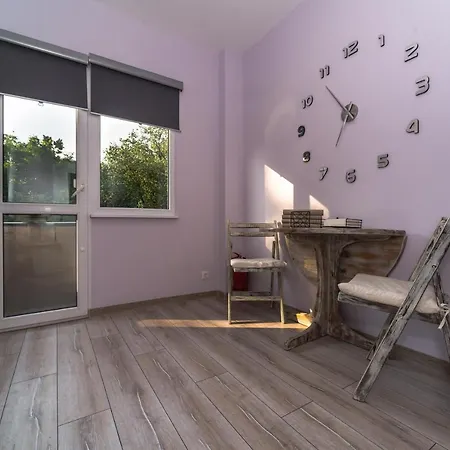 Fashionable 1bd Flat In The Centre Of Apartment *